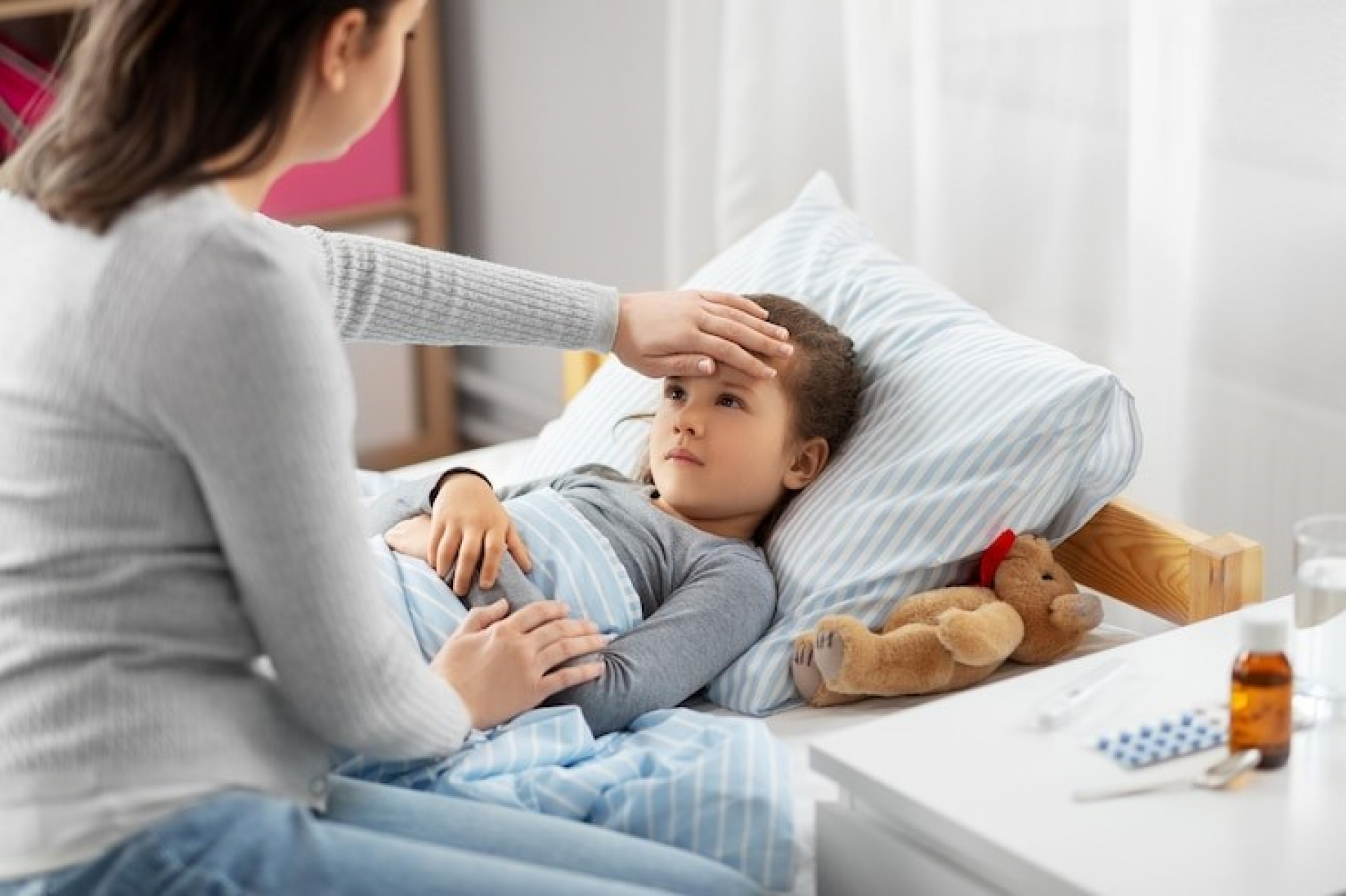 how-to-care-for-a-loved-one-with-a-fever-a-practical-home-guide-for-families
